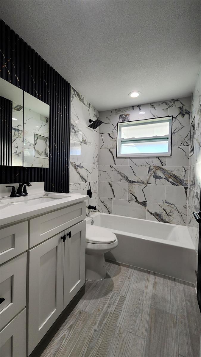 COLONIAL MANOR - Residential Lease