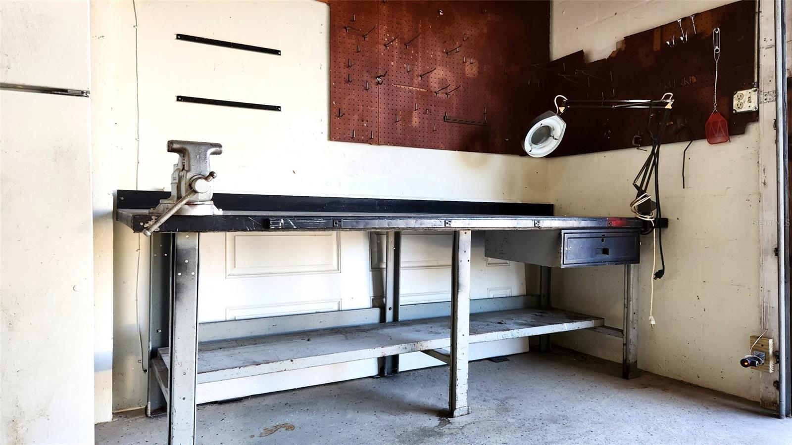 COLONIAL MANOR - Residential Lease