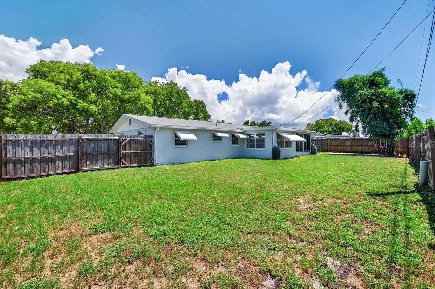 COLONIAL MANOR - Residential Lease