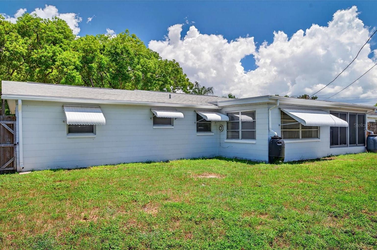 COLONIAL MANOR - Residential Lease