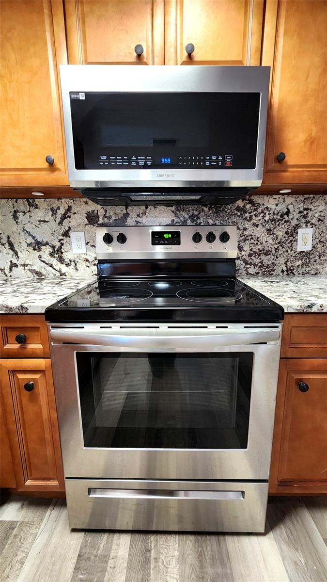 COLONIAL MANOR - Residential Lease