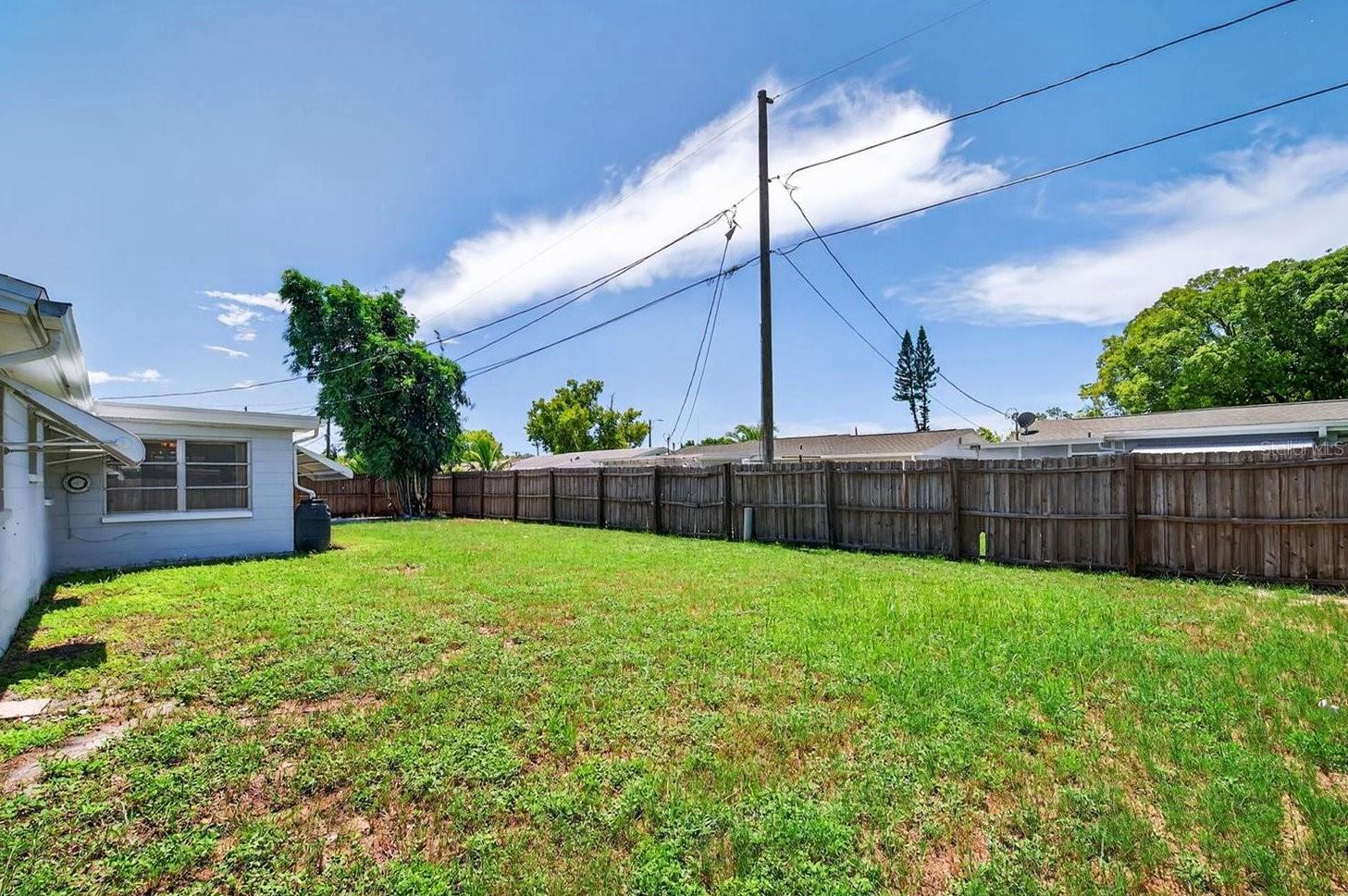 COLONIAL MANOR - Residential Lease