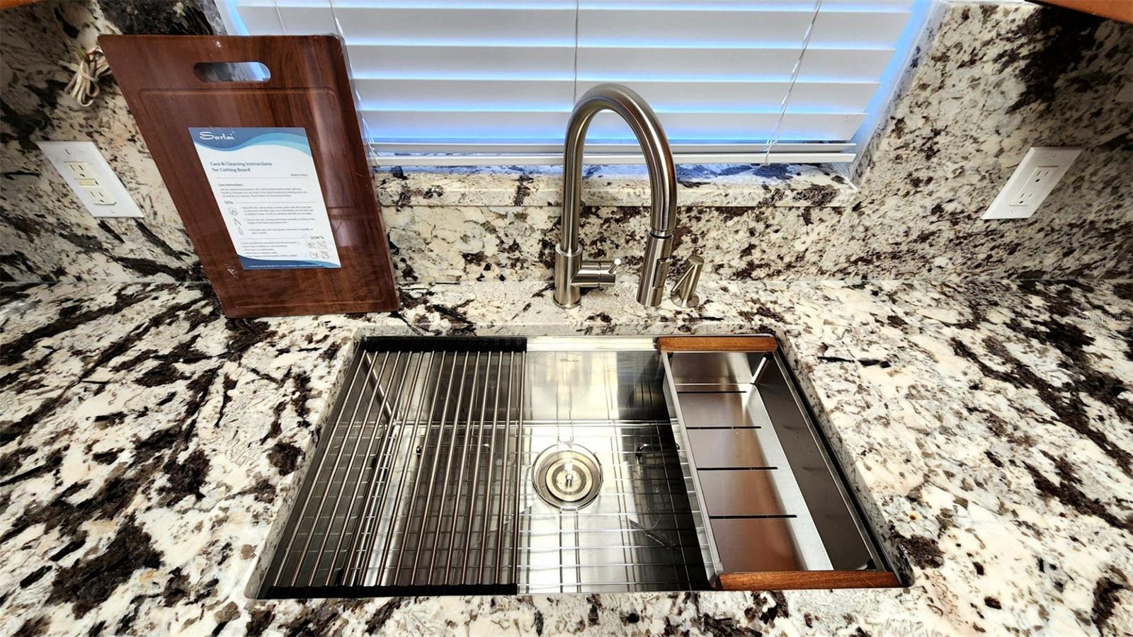 COLONIAL MANOR - Residential Lease