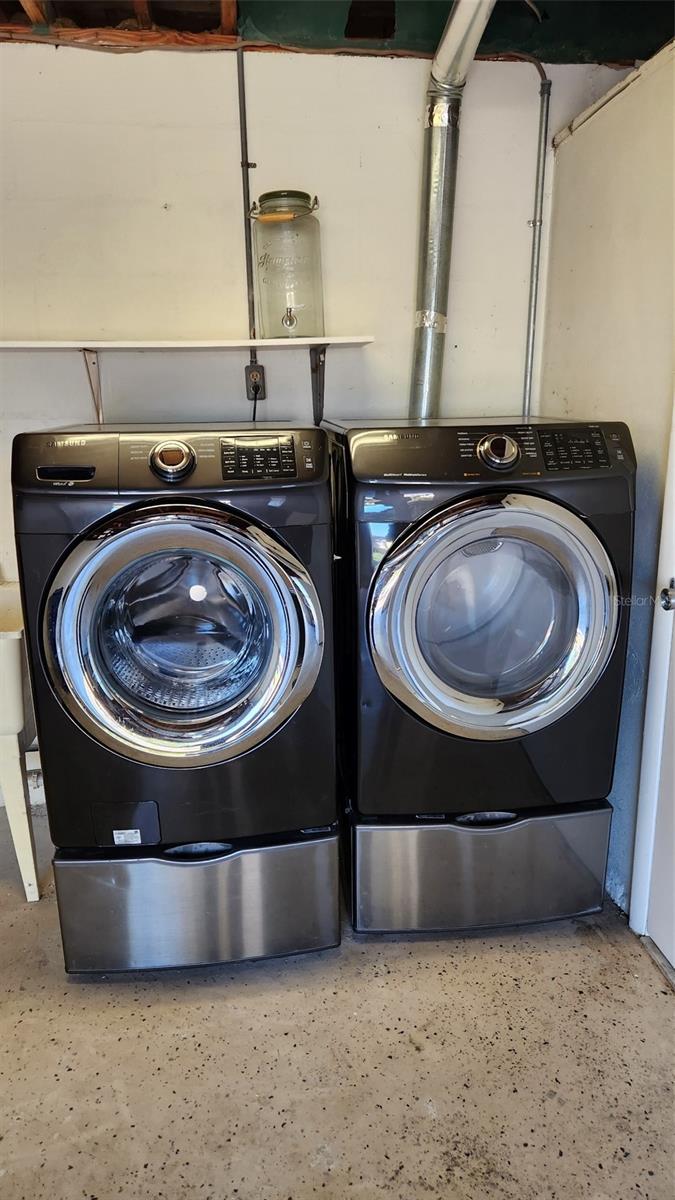 COLONIAL MANOR - Residential Lease