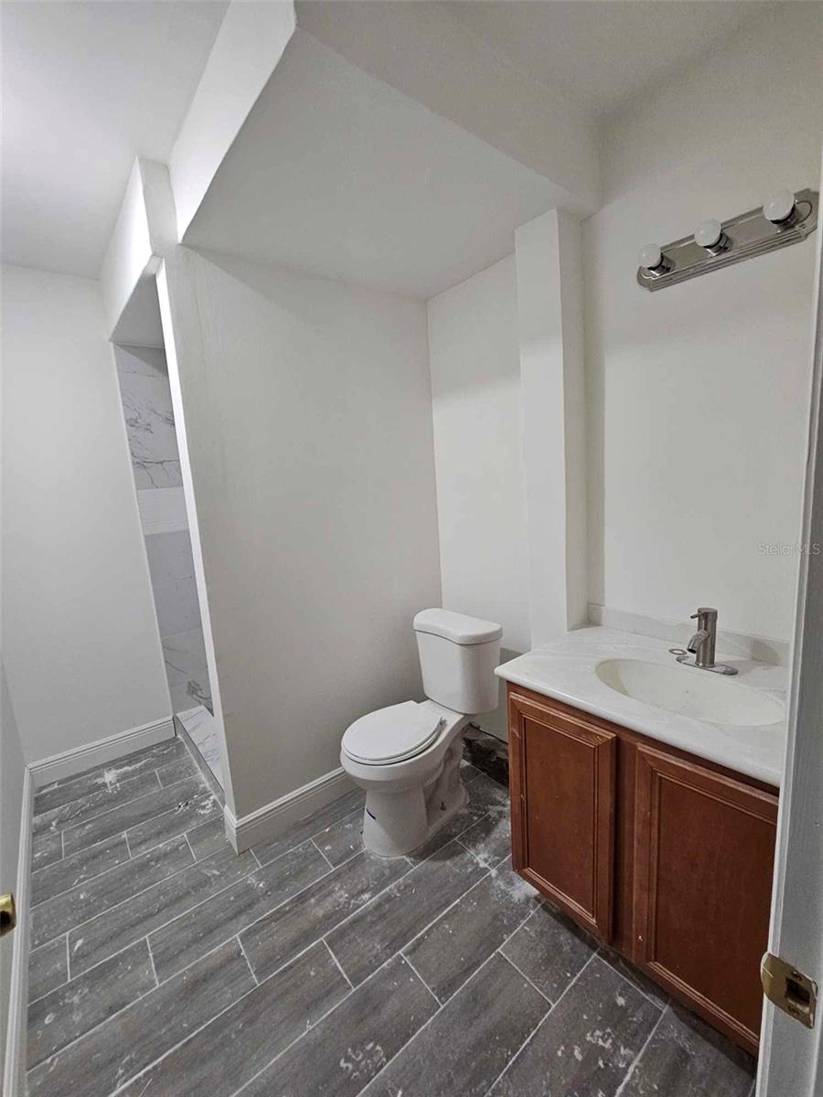 Photo 4 of 13 of 1233 LAKEVIEW ROAD house