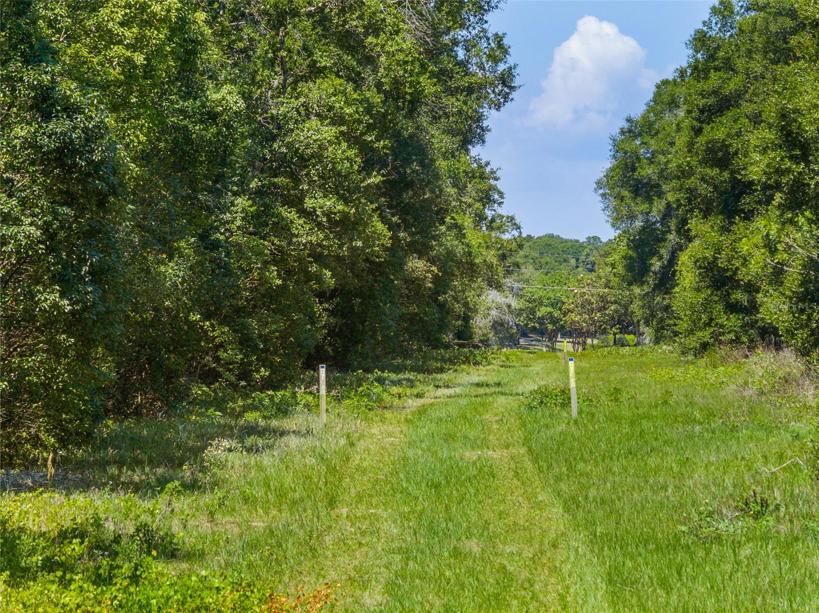 HOJIN GARDENS - Land
