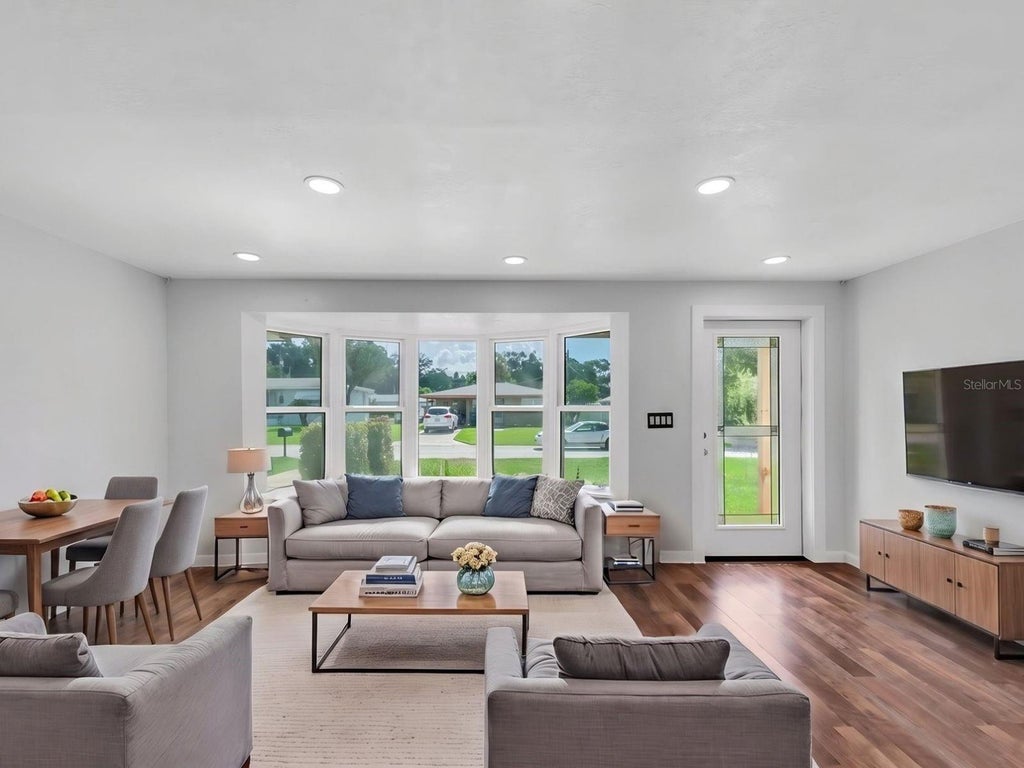 Photo of 1516 Country Lane W, Clearwater, FL 33759 (MLS # TB8538223)