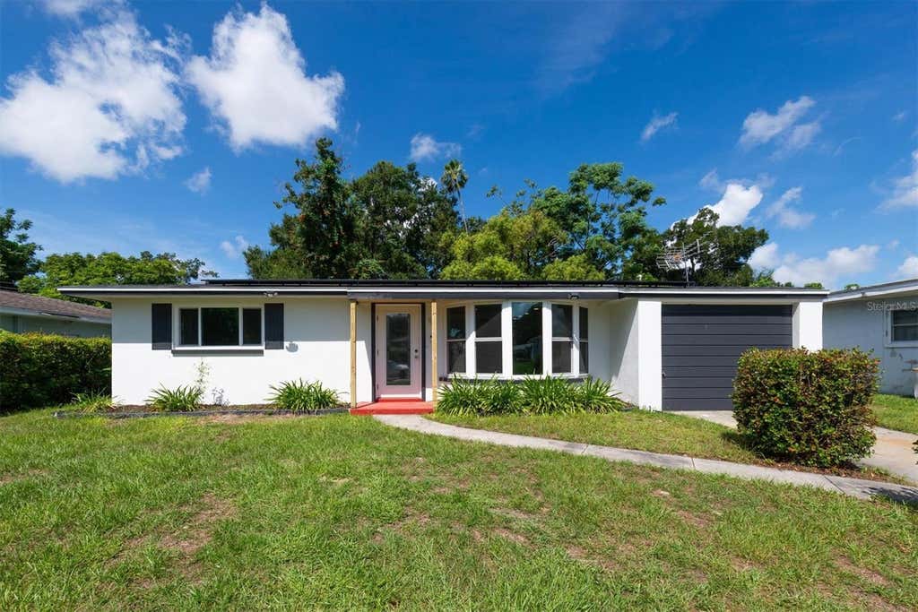 Photo of 1516 Country Lane W, Clearwater, FL 33759 (MLS # TB8538223)