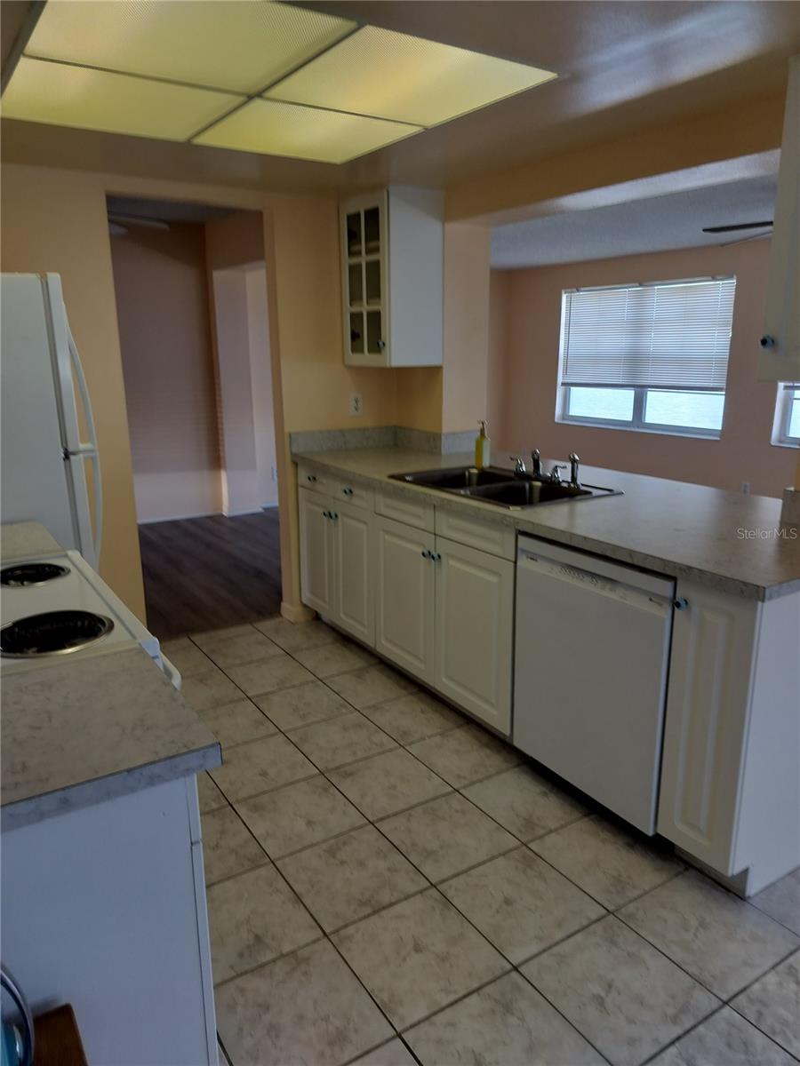 MAINLANDS OF TAMARAC BY THE GULF UNIT 1-A CONDO - Residential Lease