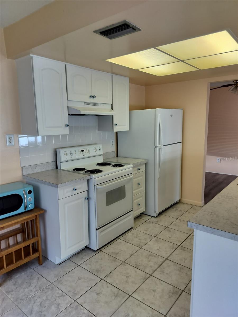 MAINLANDS OF TAMARAC BY THE GULF UNIT 1-A CONDO - Residential Lease
