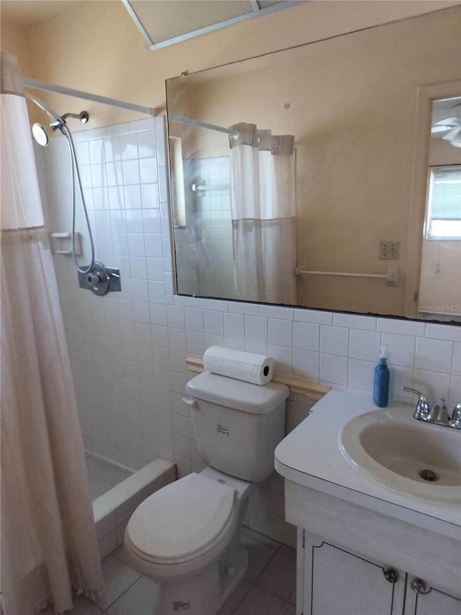 MAINLANDS OF TAMARAC BY THE GULF UNIT 1-A CONDO - Residential Lease