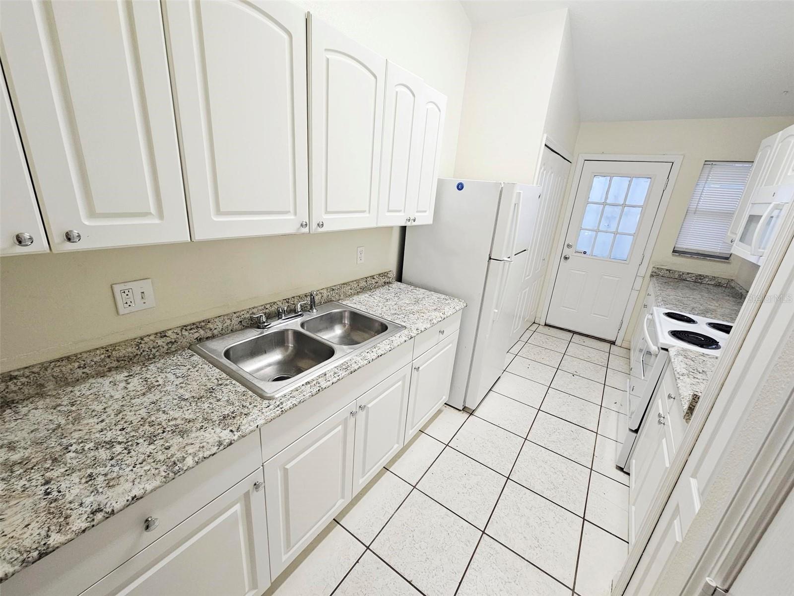 MAGNOLIA POINTE - Residential Lease