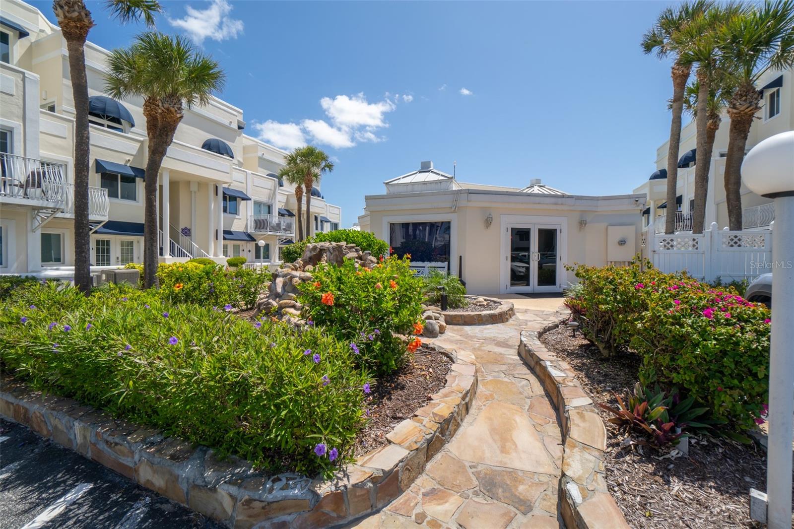 ROYAL MANSION CONDOS - Residential