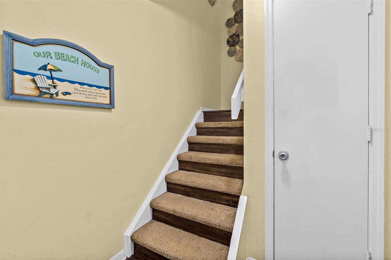 ROYAL MANSION CONDOS - Residential