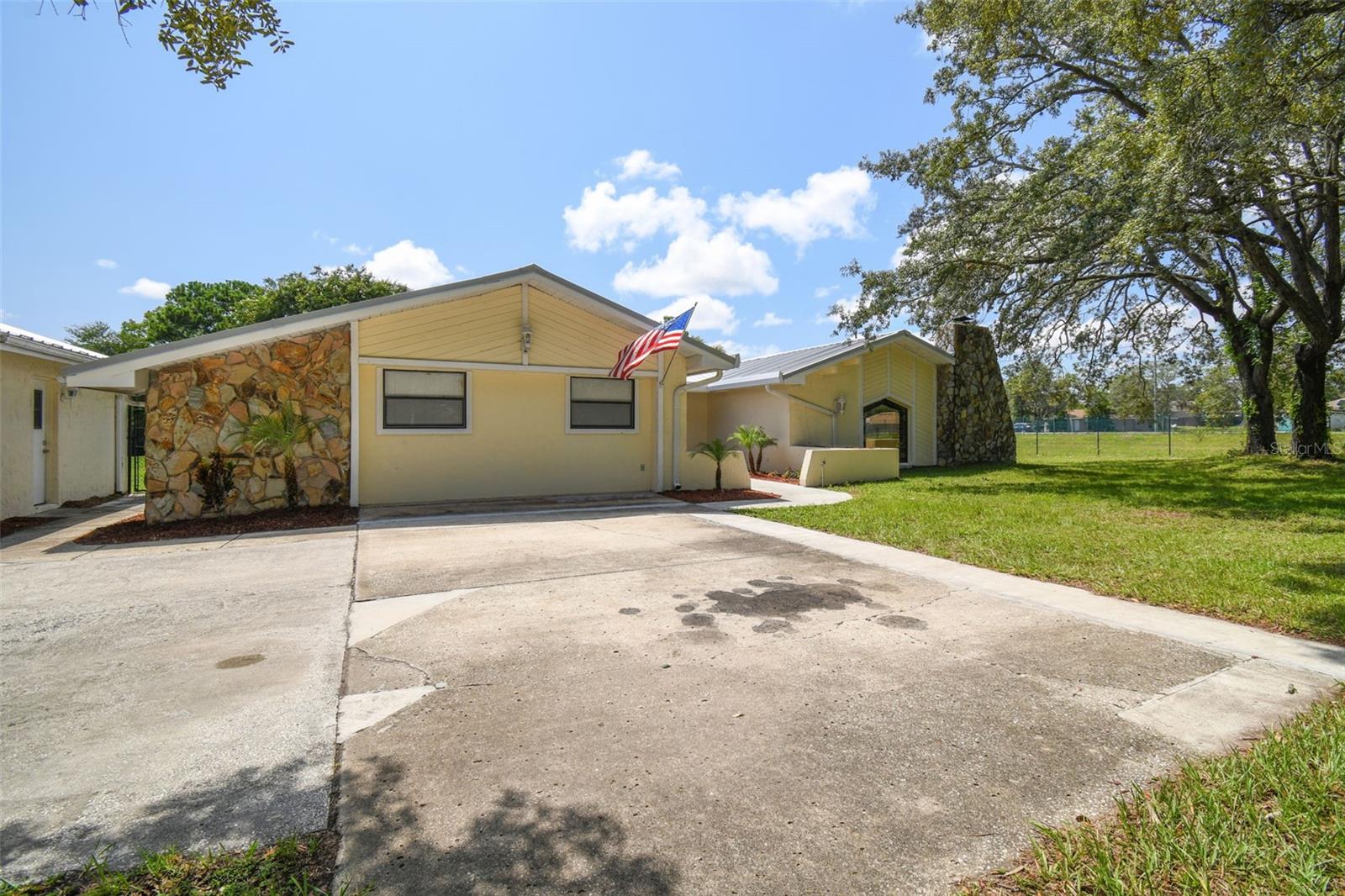 ROLLING OAKS ESTATES - Residential