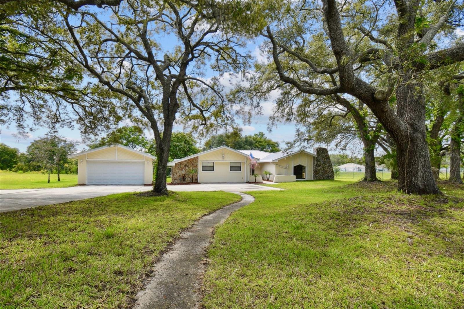 ROLLING OAKS ESTATES - Residential