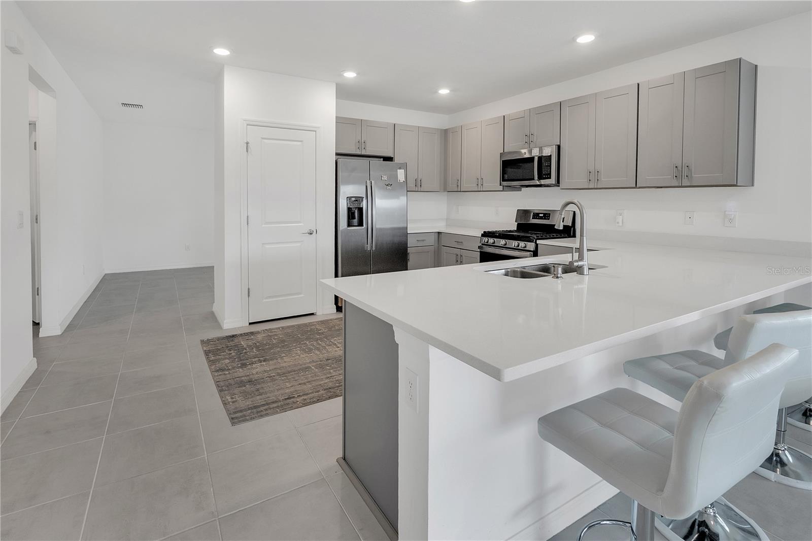 EAVES BEND @ ARTISAN LAKES - Residential Lease