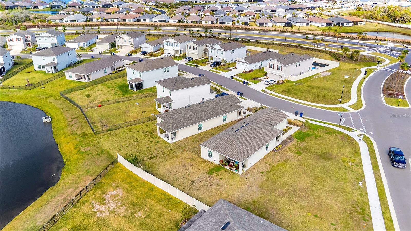 EAVES BEND @ ARTISAN LAKES - Residential Lease