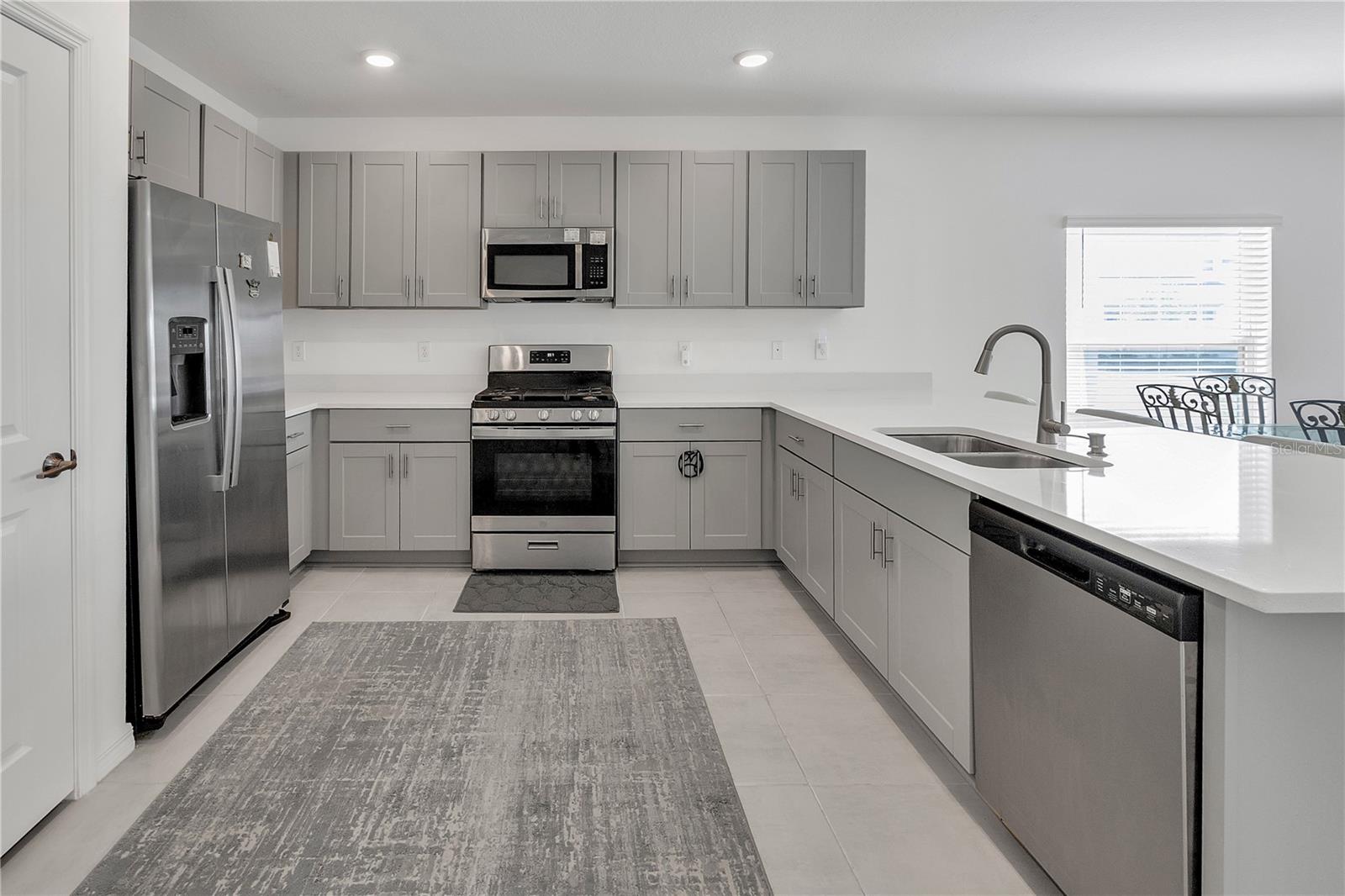 EAVES BEND @ ARTISAN LAKES - Residential Lease