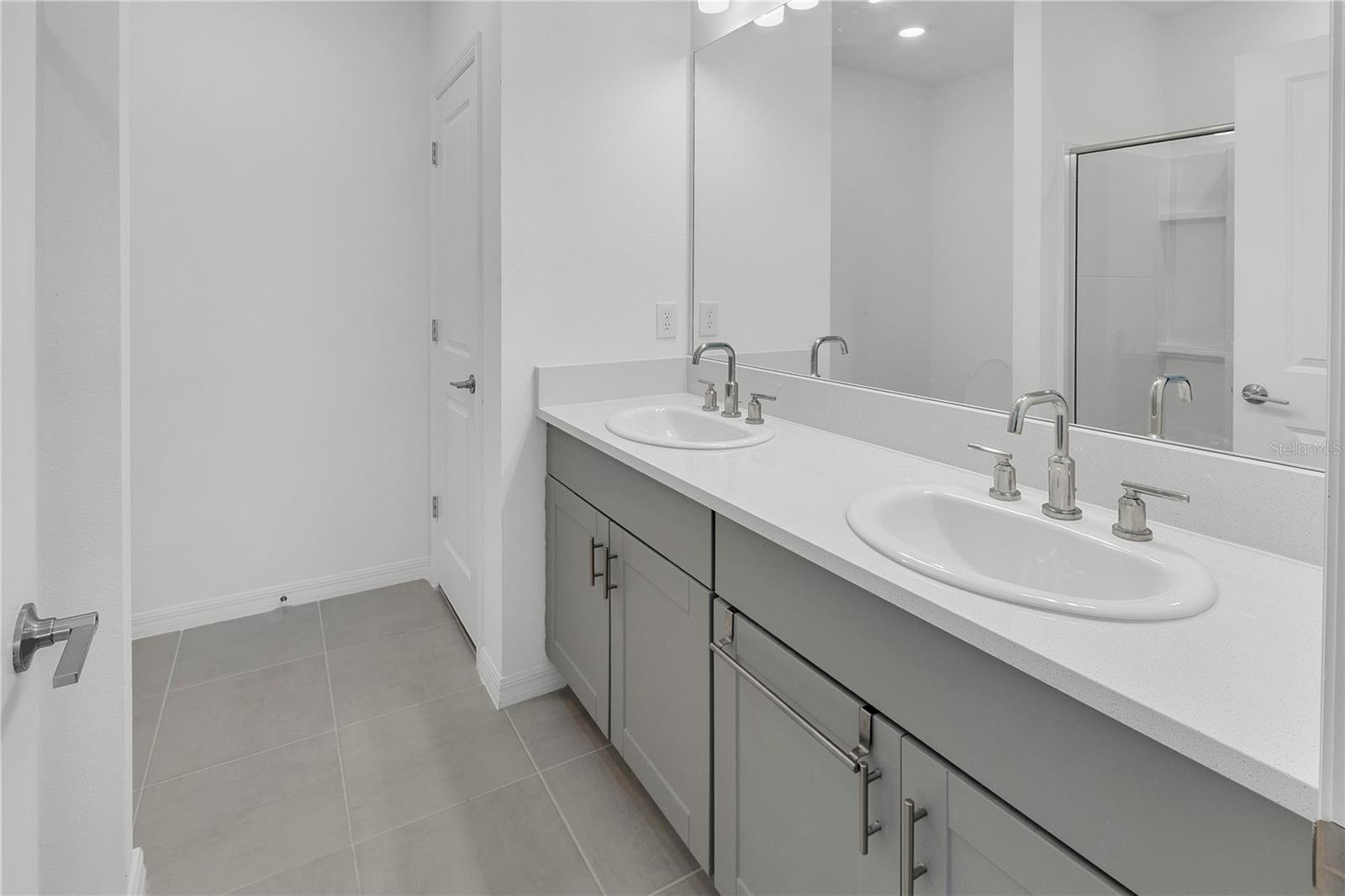 EAVES BEND @ ARTISAN LAKES - Residential Lease