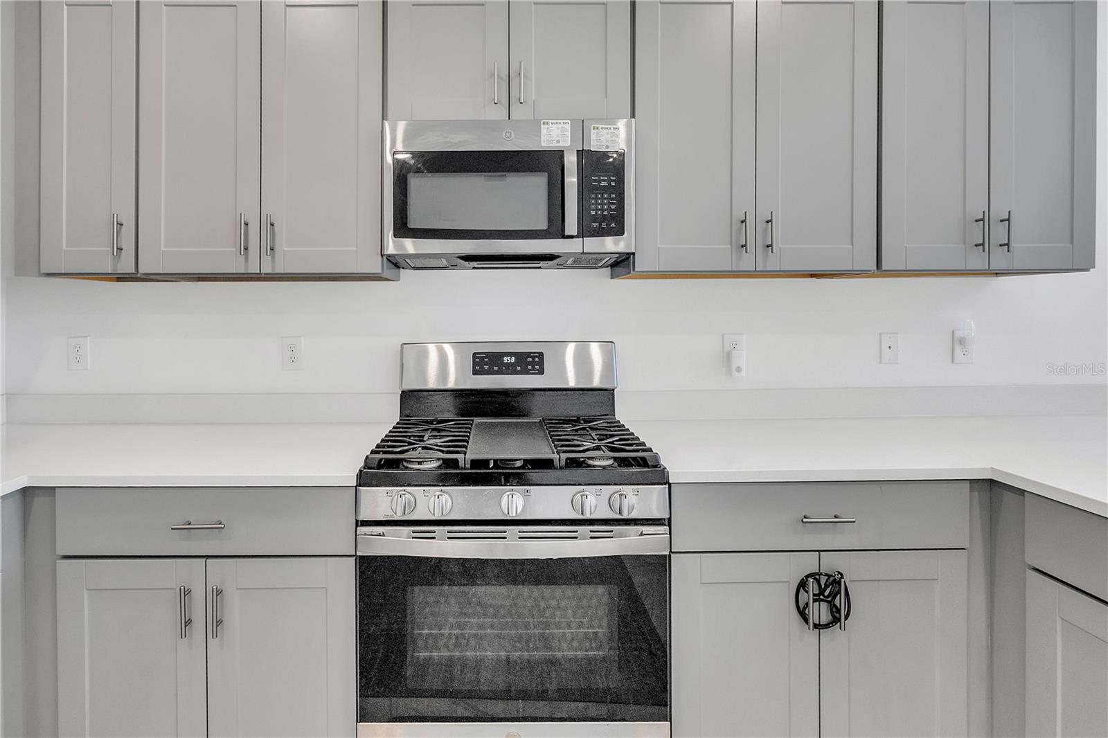 EAVES BEND @ ARTISAN LAKES - Residential Lease