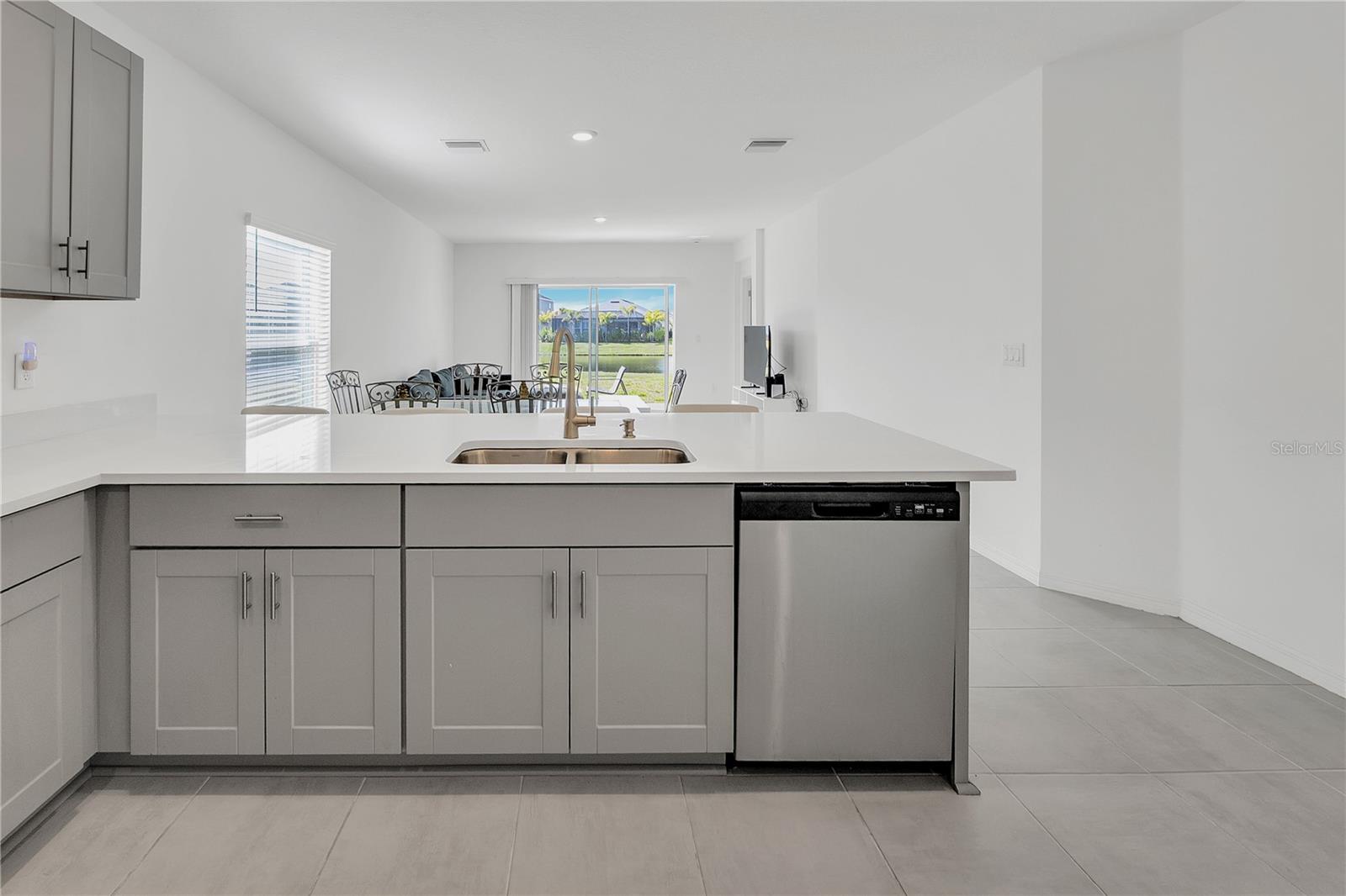 EAVES BEND @ ARTISAN LAKES - Residential Lease