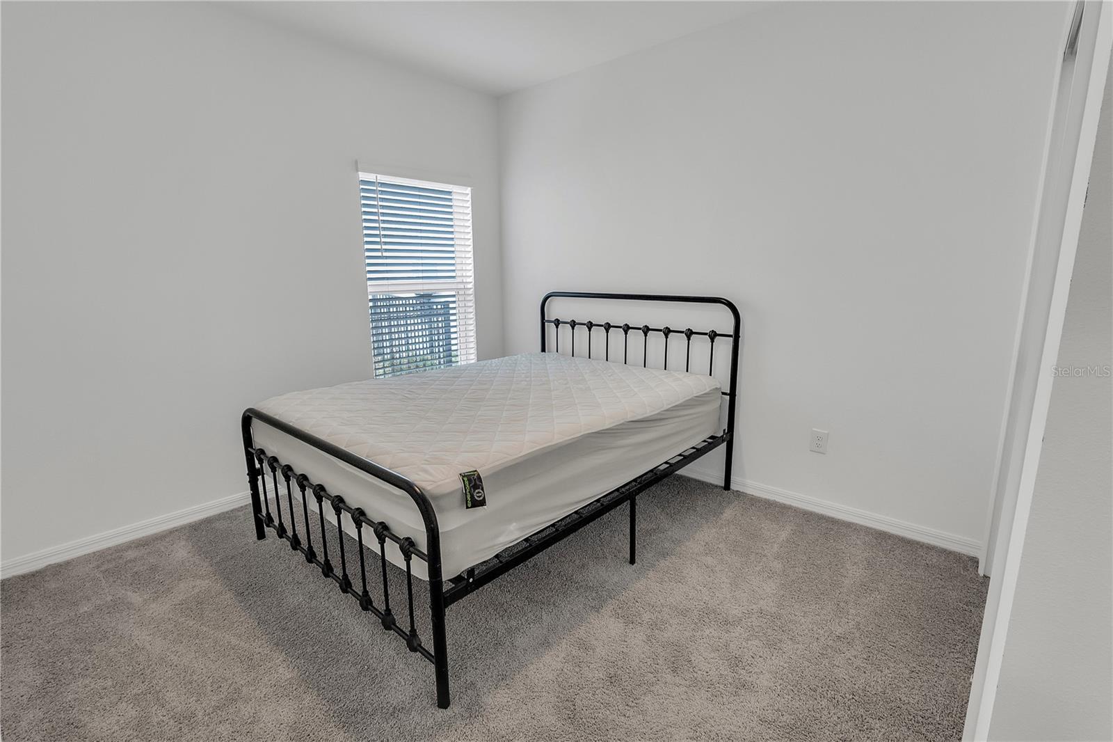 EAVES BEND @ ARTISAN LAKES - Residential Lease