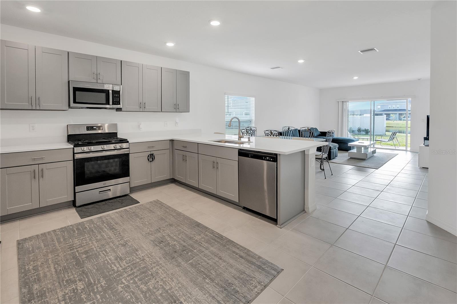 EAVES BEND @ ARTISAN LAKES - Residential Lease