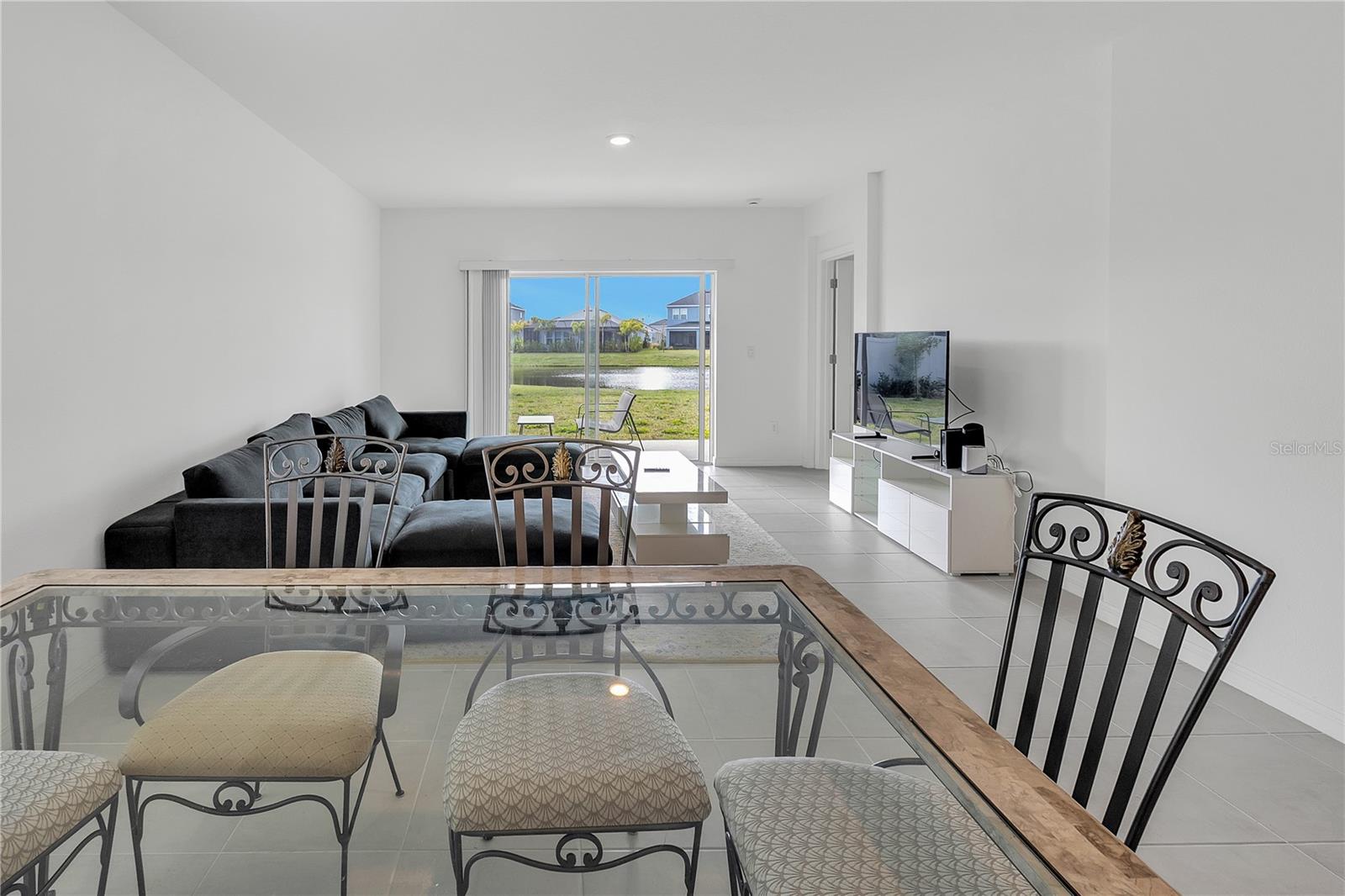 EAVES BEND @ ARTISAN LAKES - Residential Lease