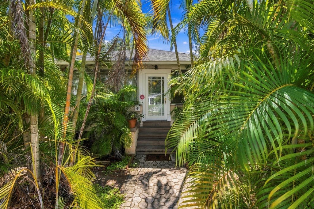 Photo of 406 10th Avenue NE, St Petersburg, FL 33701 (MLS # TB8549659)