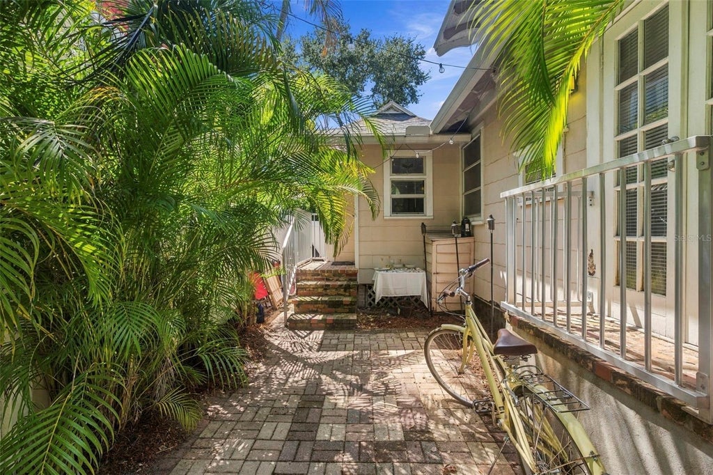 Photo of 406 10th Avenue NE, St Petersburg, FL 33701 (MLS # TB8549659)
