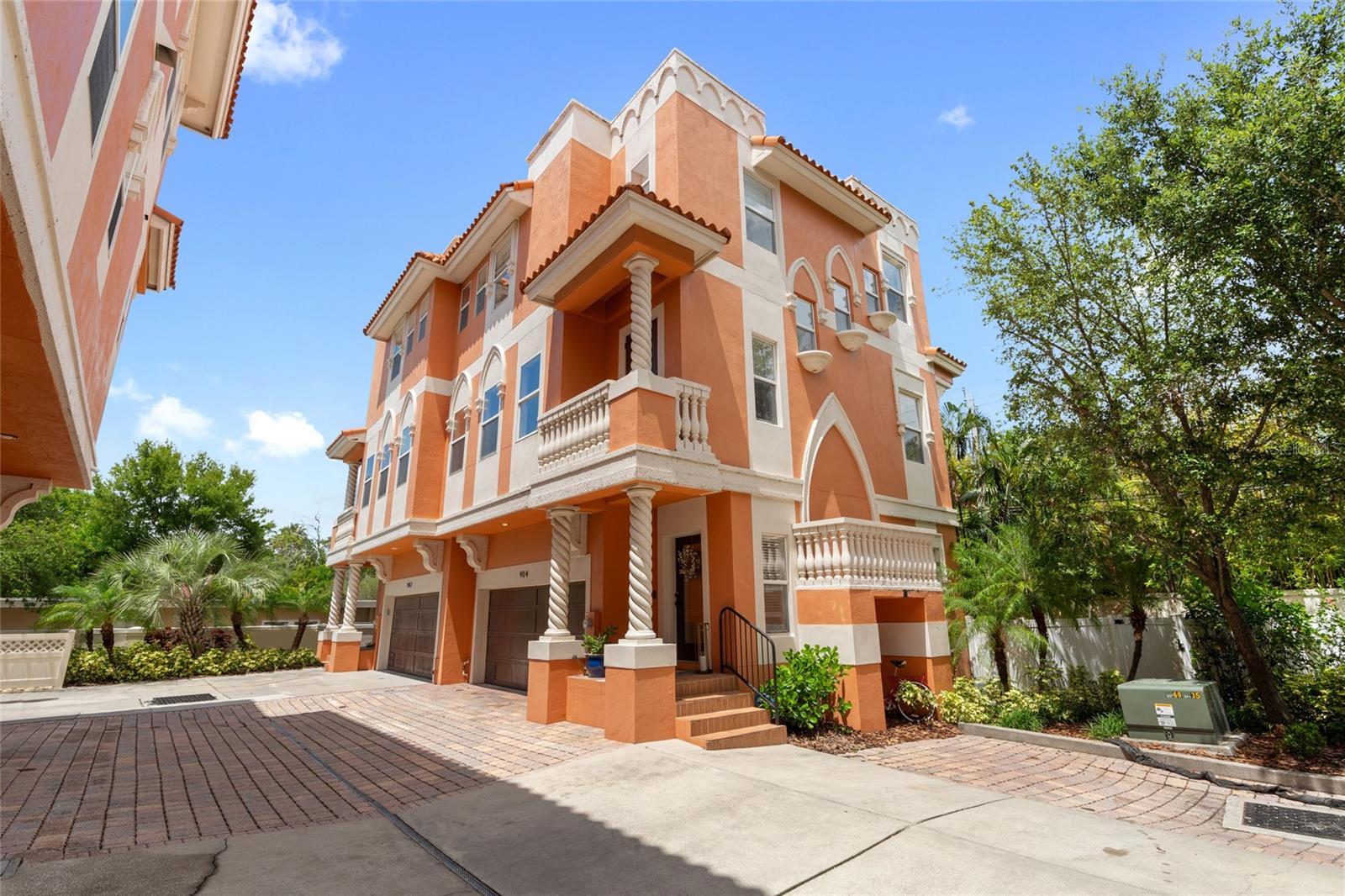 904 VILLA VENICIA WAY