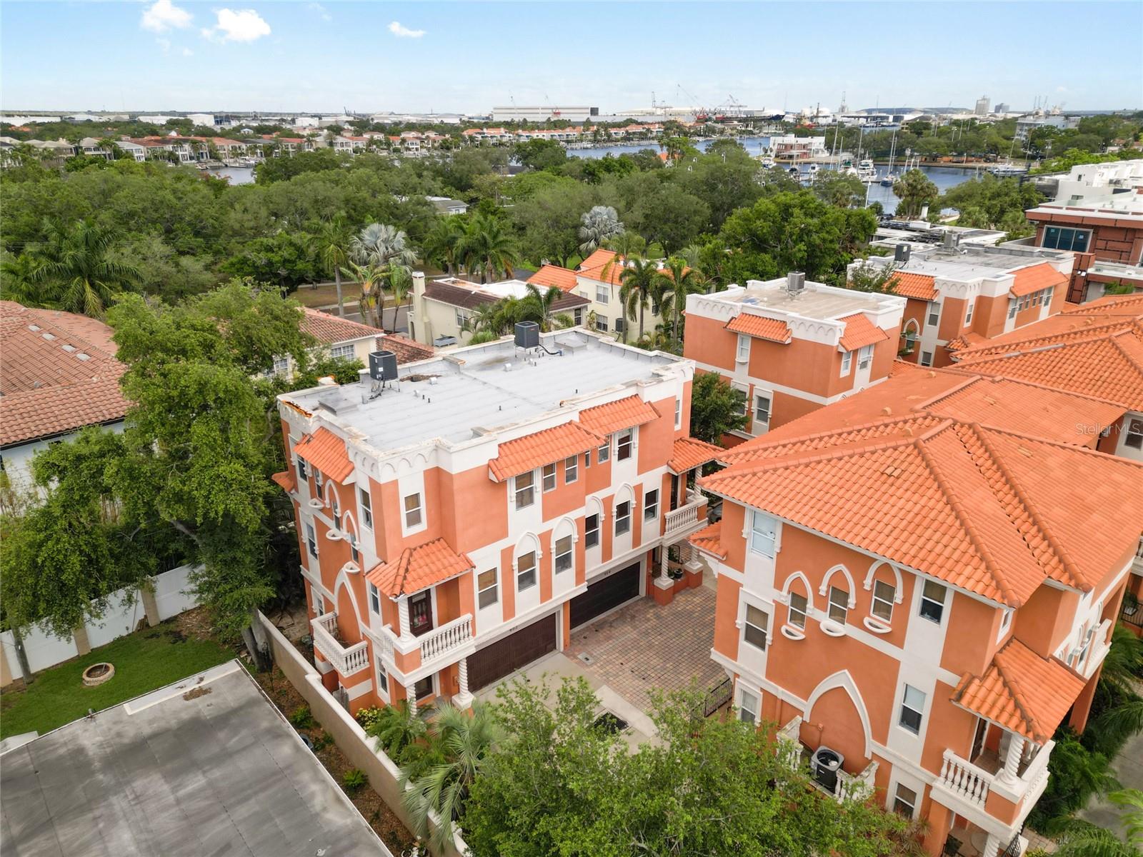 904 VILLA VENICIA WAY