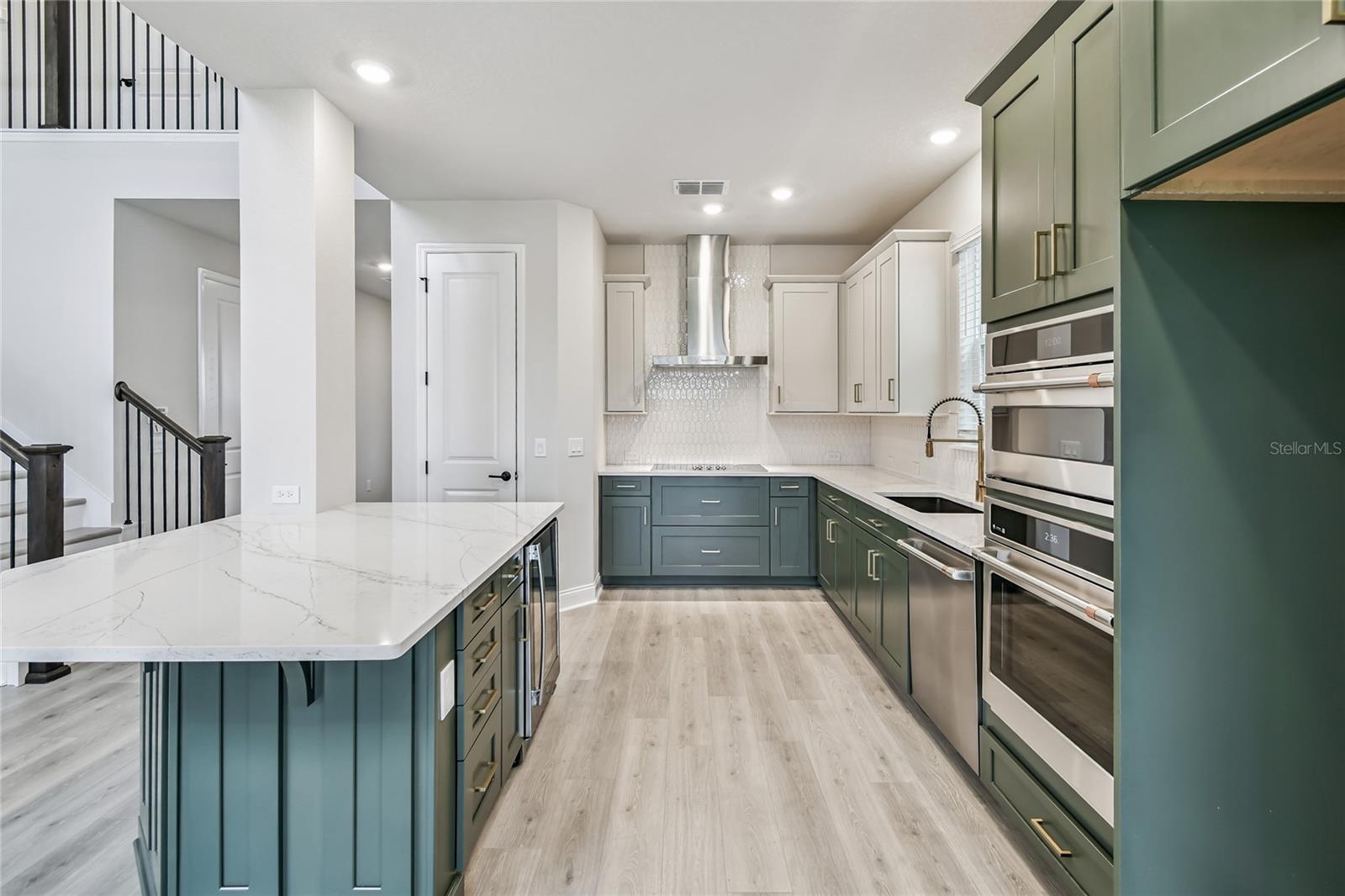 JOHN'S LAKE LANDING - Residential