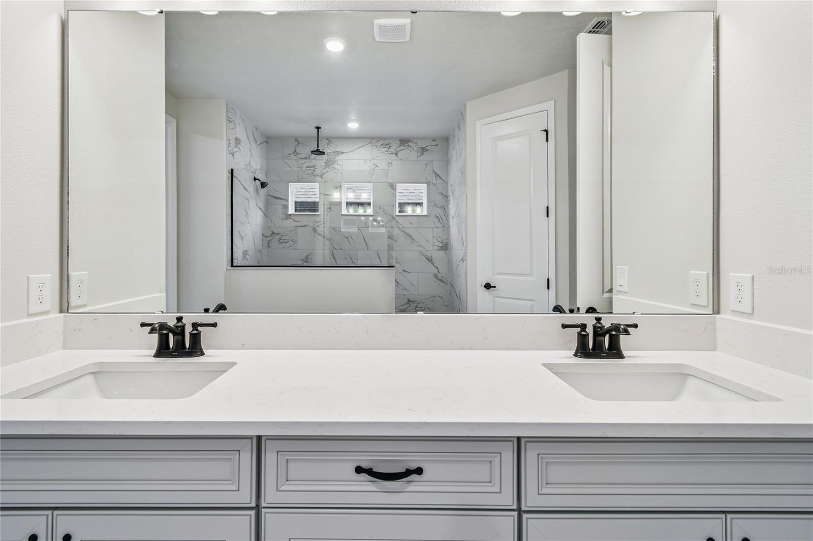 JOHN'S LAKE LANDING - Residential