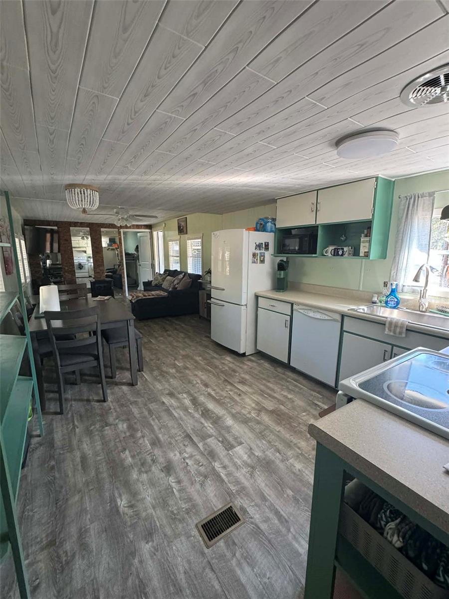 PETES POINT - Residential