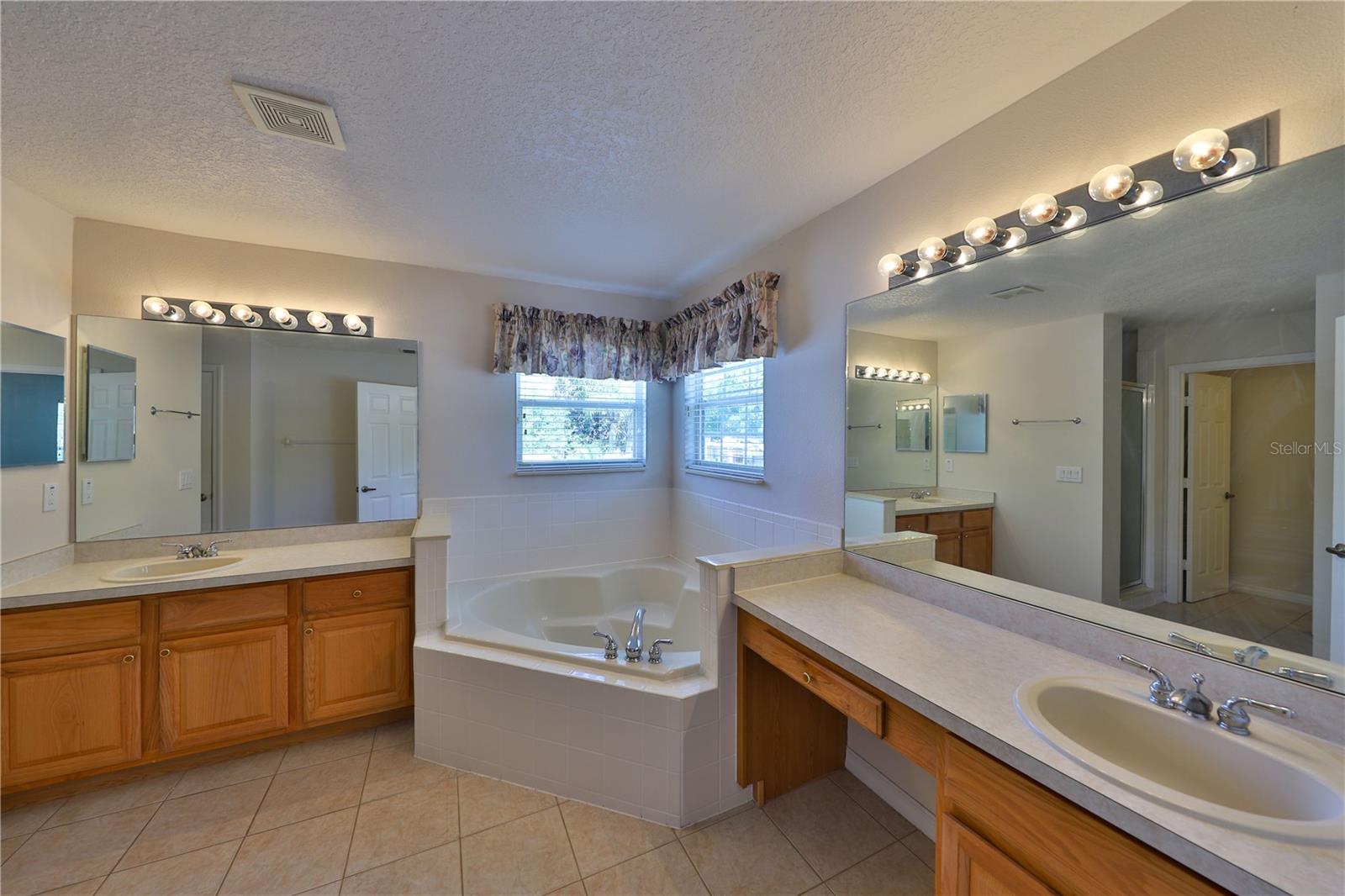 WINDING HOLLOW - Residential