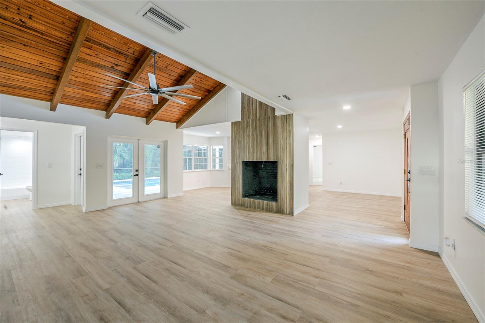 205 HICKORY DRIVE