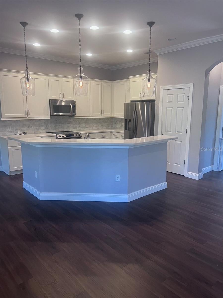 WESTSHORE YACHT CLUB PH 2 P - Residential Lease