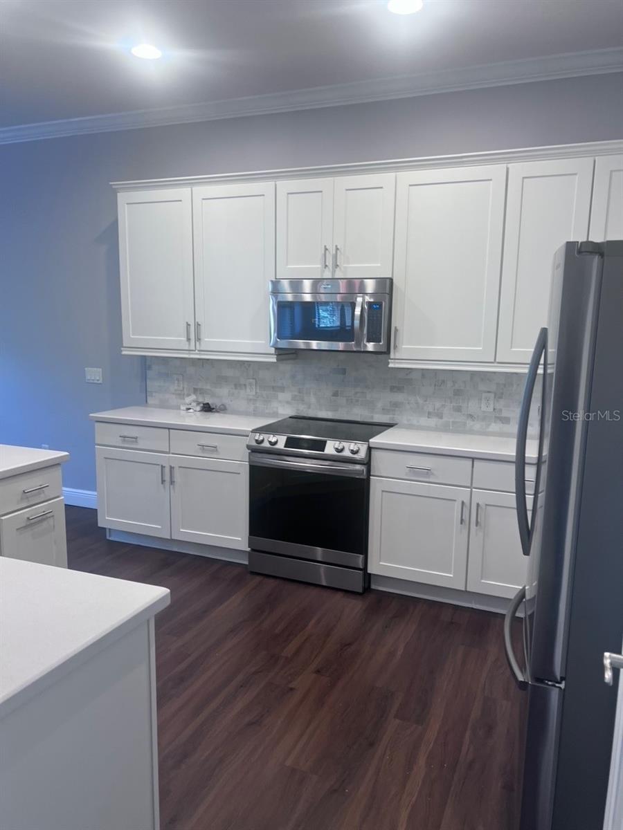 WESTSHORE YACHT CLUB PH 2 P - Residential Lease