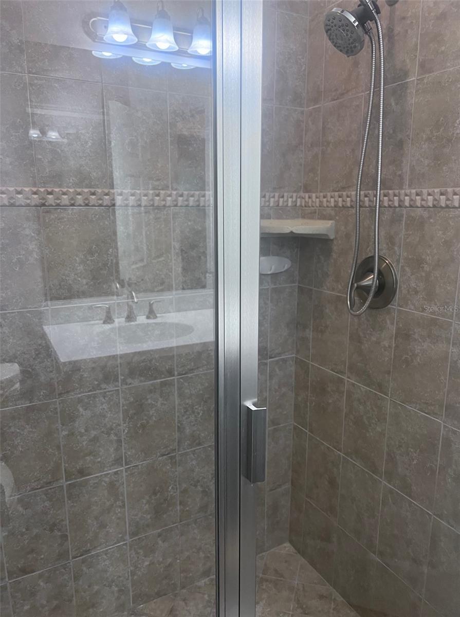 WESTSHORE YACHT CLUB PH 2 P - Residential Lease