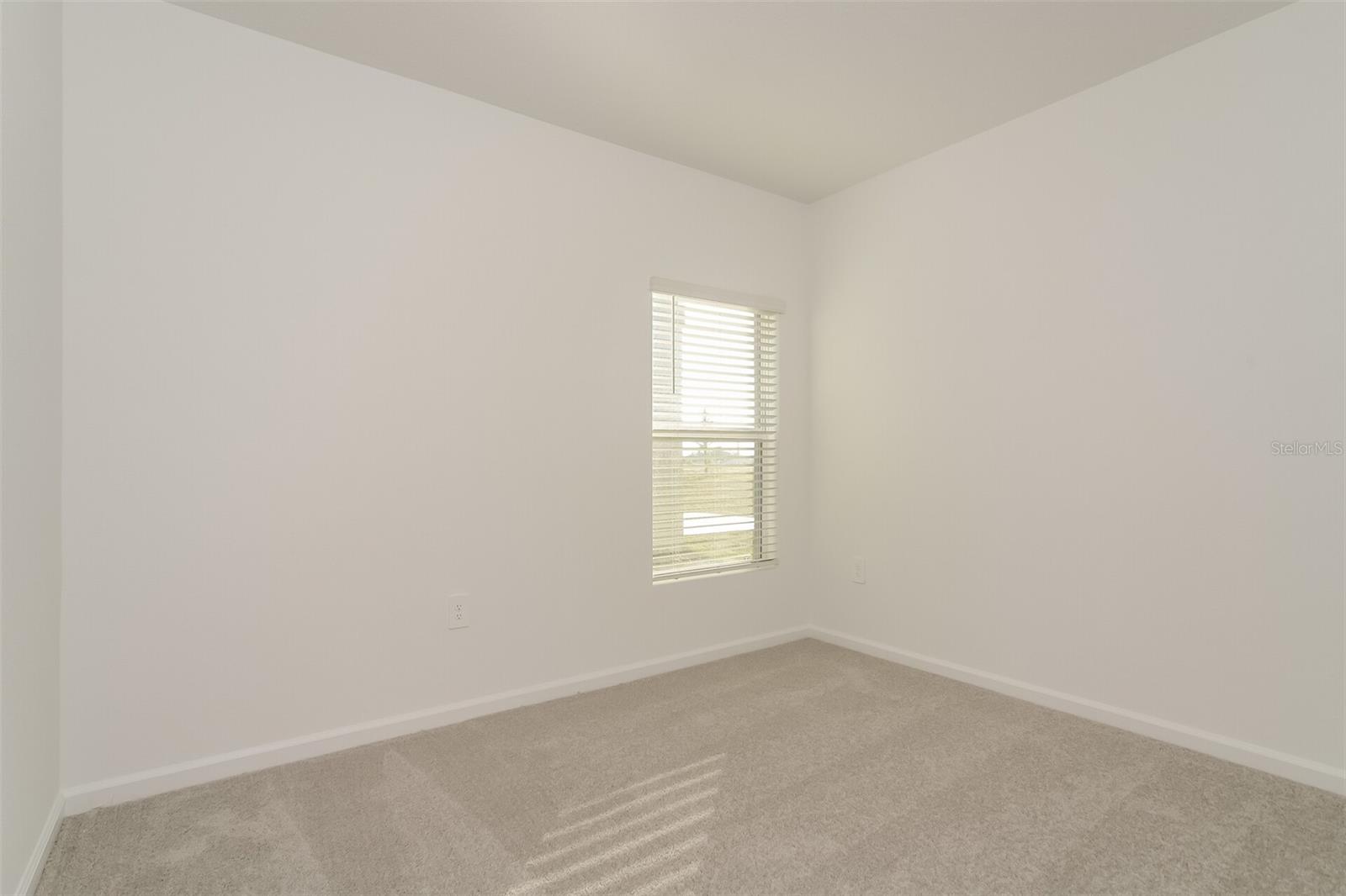 HIDDEN RIDGE AT ESTATES - Residential Lease