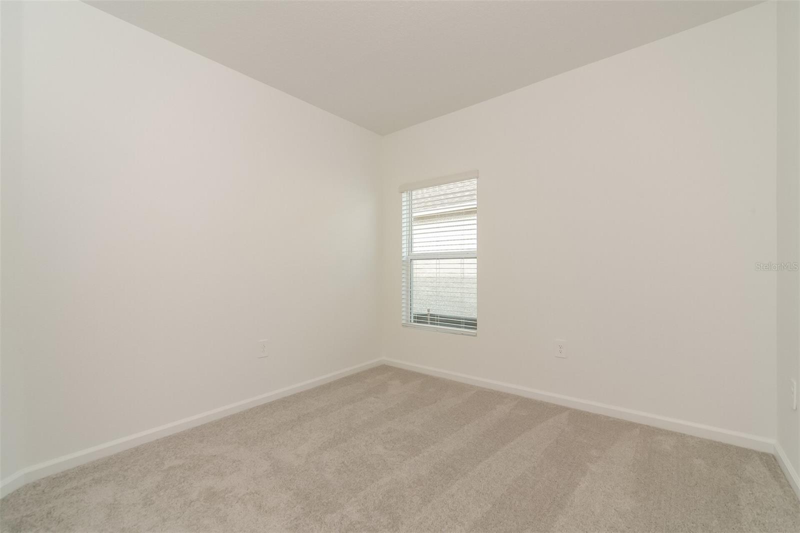 HIDDEN RIDGE AT ESTATES - Residential Lease