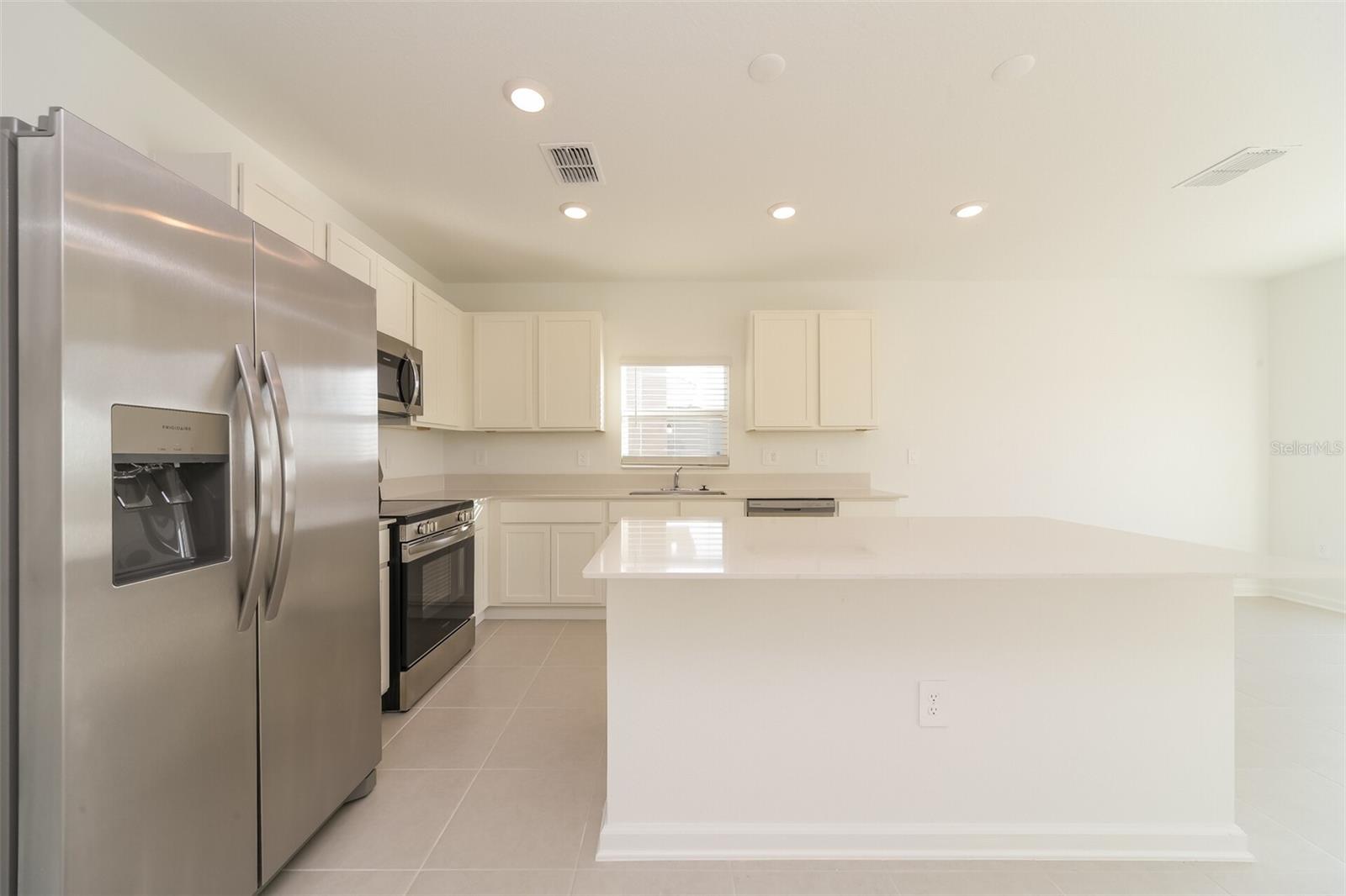 HIDDEN RIDGE AT ESTATES - Residential Lease