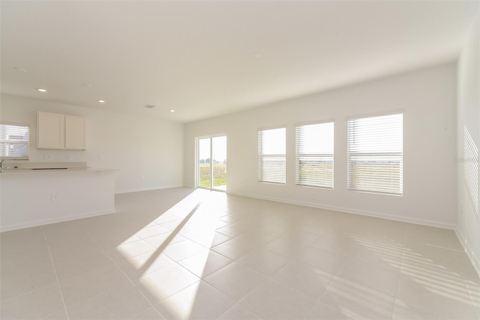 HIDDEN RIDGE AT ESTATES - Residential Lease