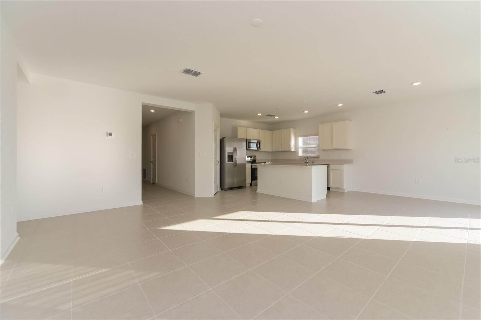 HIDDEN RIDGE AT ESTATES - Residential Lease