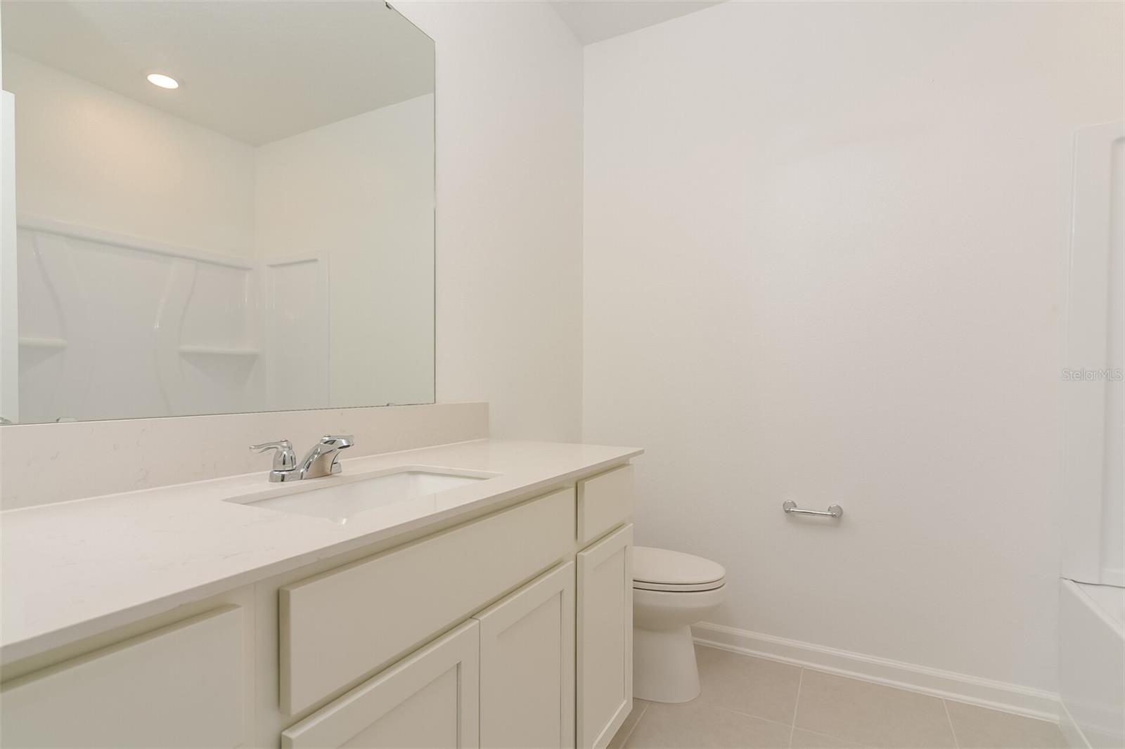 HIDDEN RIDGE AT ESTATES - Residential Lease