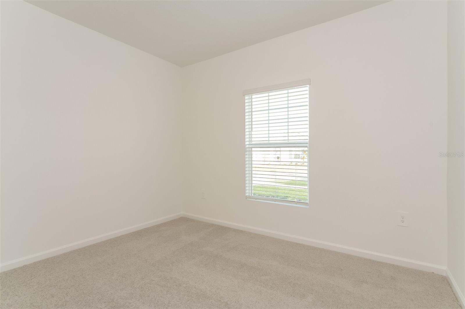 HIDDEN RIDGE AT ESTATES - Residential Lease