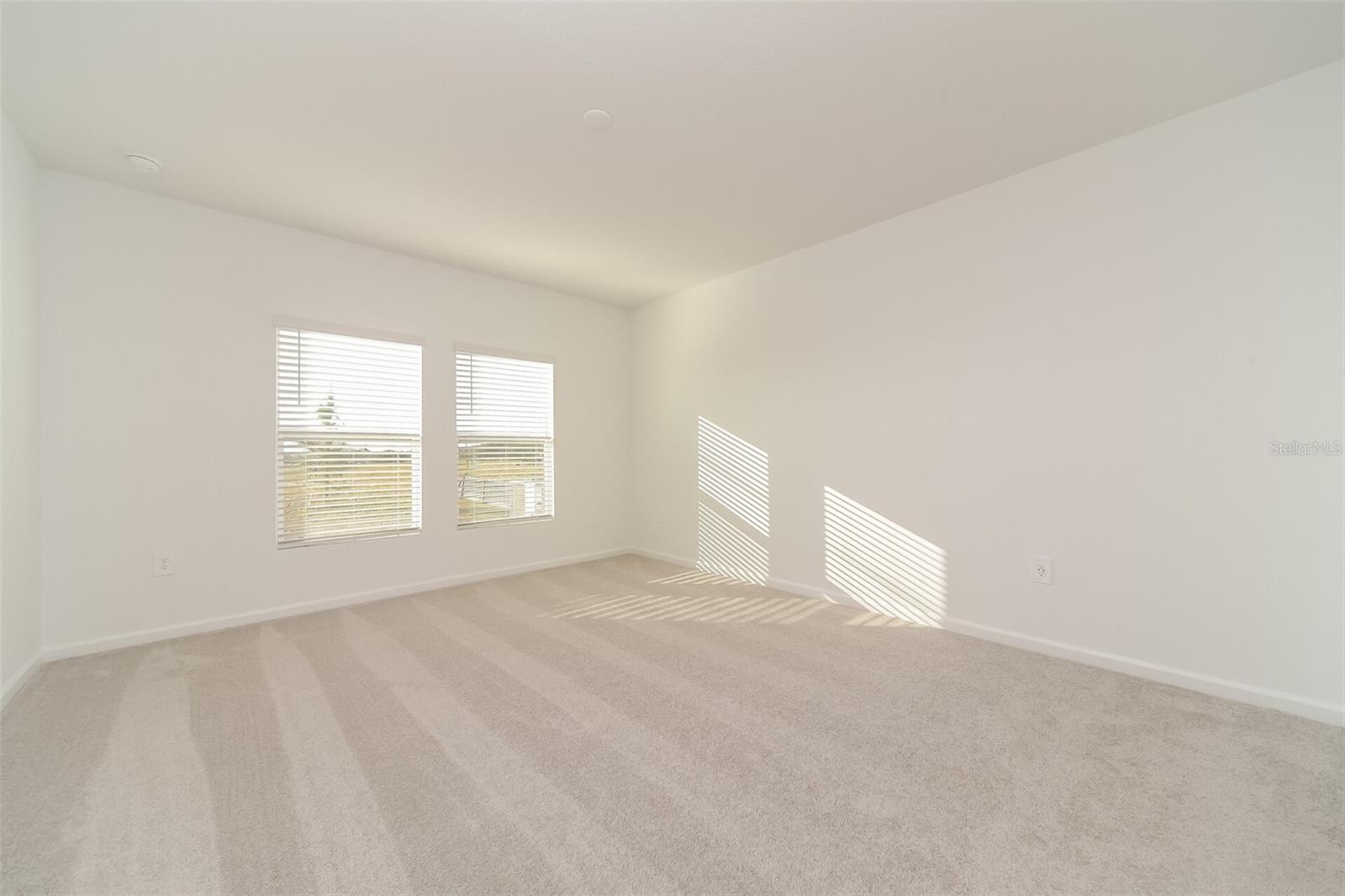 HIDDEN RIDGE AT ESTATES - Residential Lease