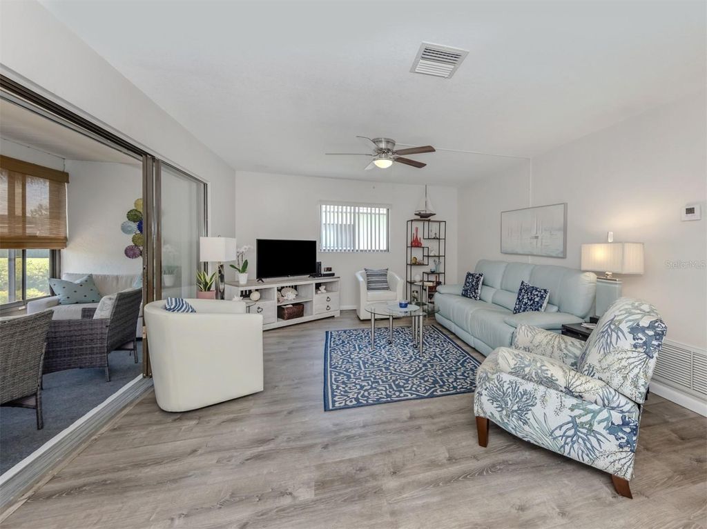 Photo of 1712 Lakeside Drive #1712-B, Venice, FL 34293 (MLS # N6140026)